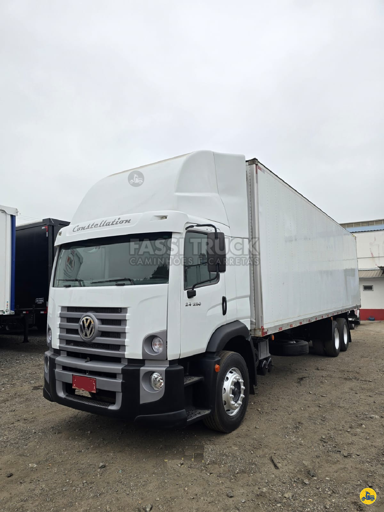 CAMINHAO VOLKSWAGEN VW 24250 Baú Furgão Truck 6x2 FassiTruck SAO PAULO SÃO PAULO SP